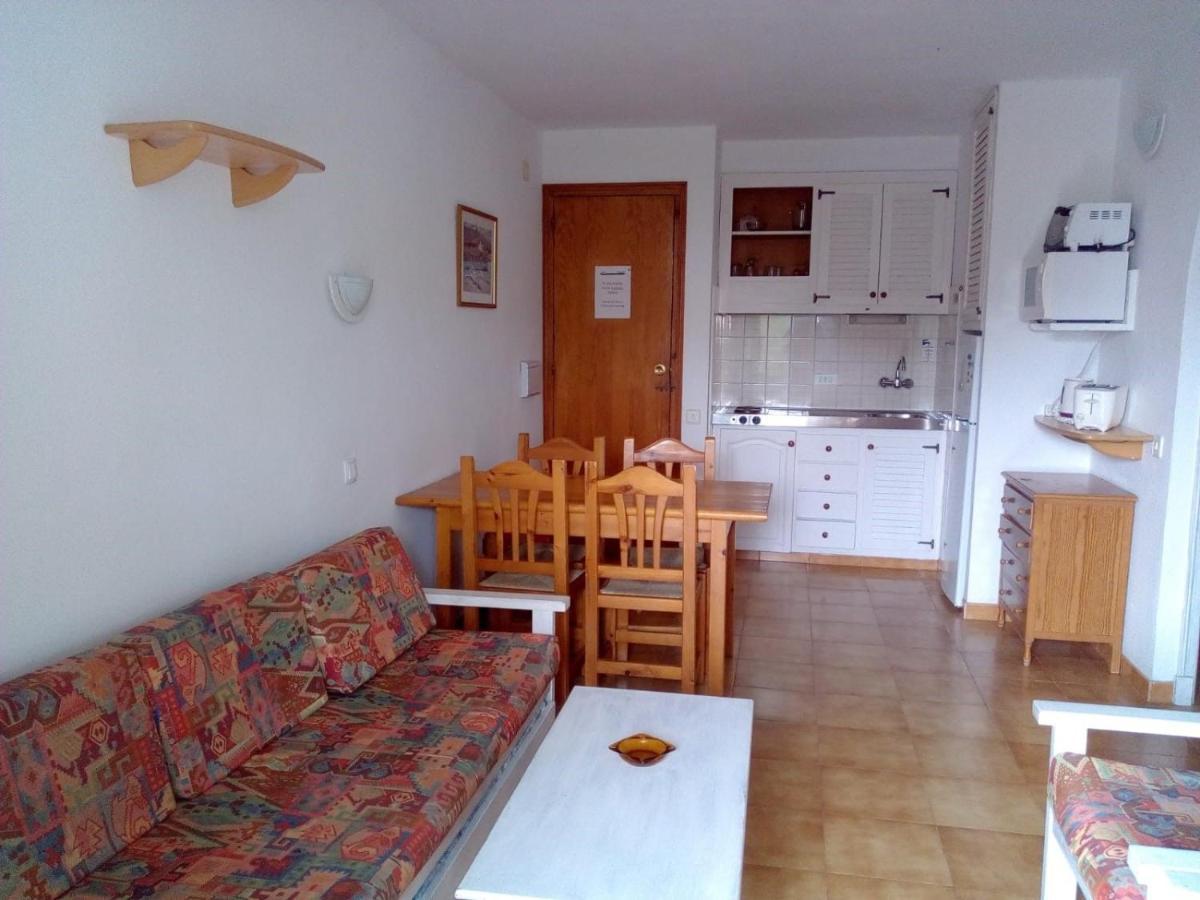Apartamentos Sol Isla Arenal d'en Castell Exterior photo